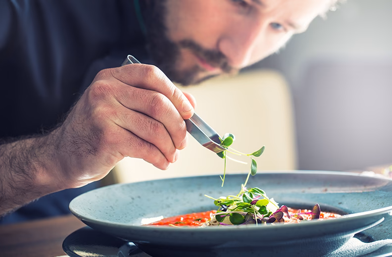 ¿Qué es un menú emplatado?