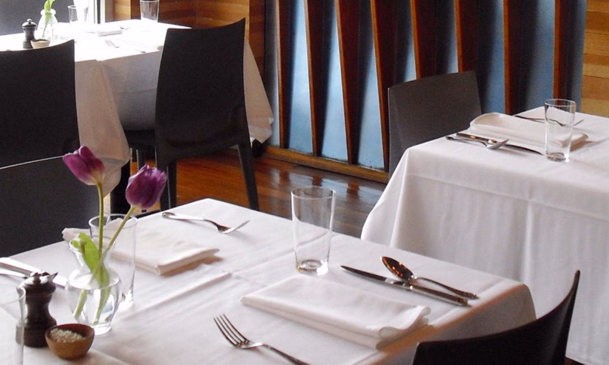 ¿Qué son los restaurantes a mantel?