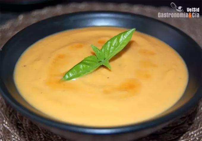 ¿Cuál es la diferencia entre una sopa y una crema?