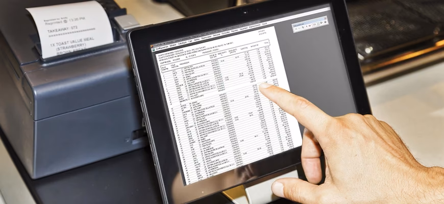 ¿Quién elabora el reporte de ventas de un restaurante?