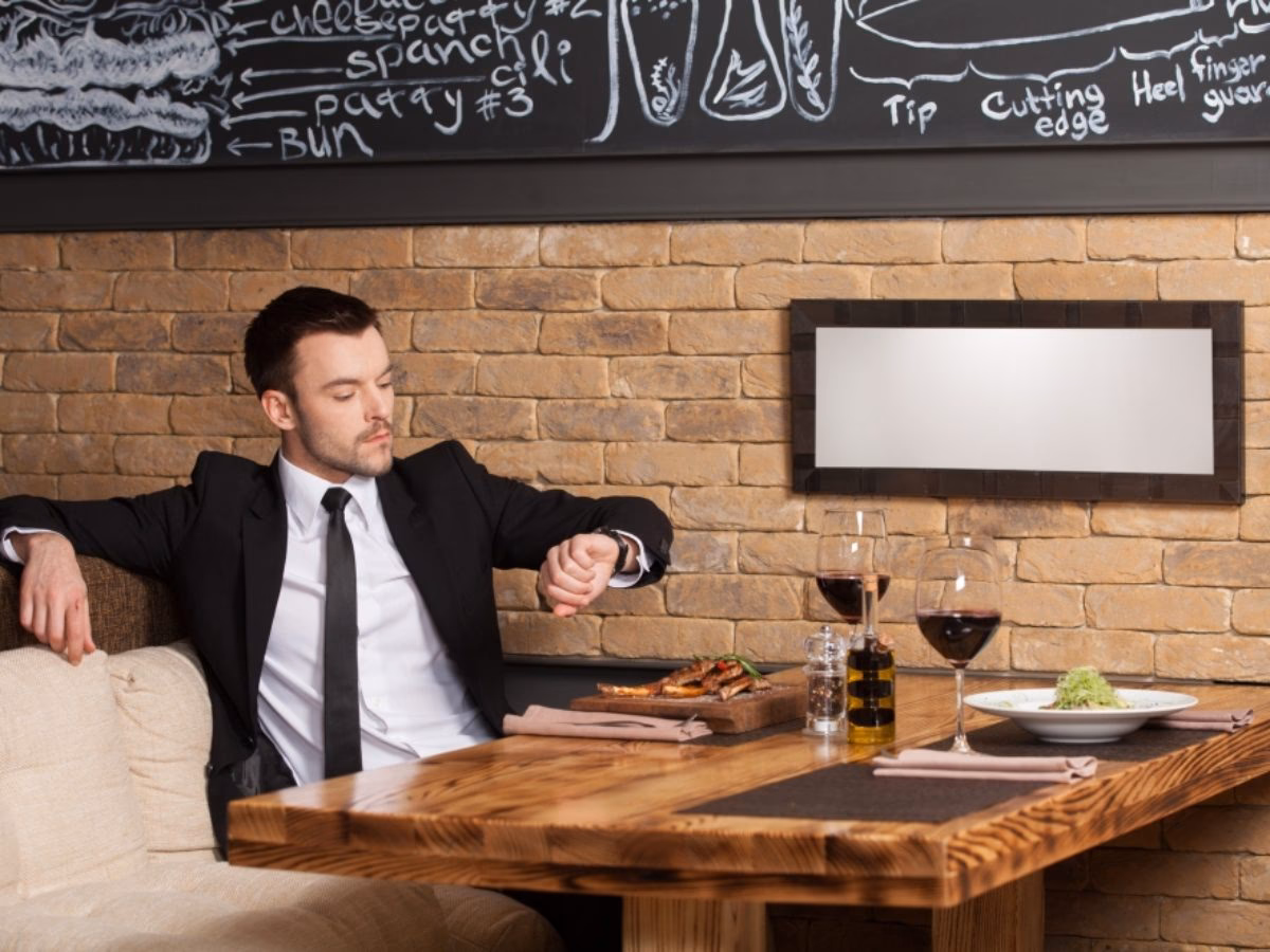 ¿Cómo puedo mejorar el tiempo de espera en un restaurante?