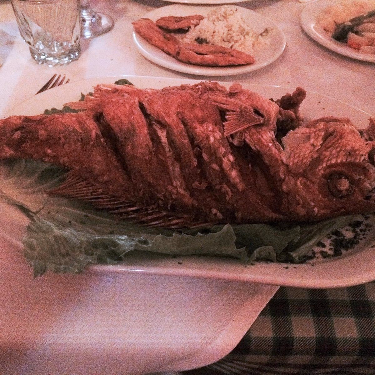 ¿Dónde queda el restaurante Vista Arroyo en Caracas?