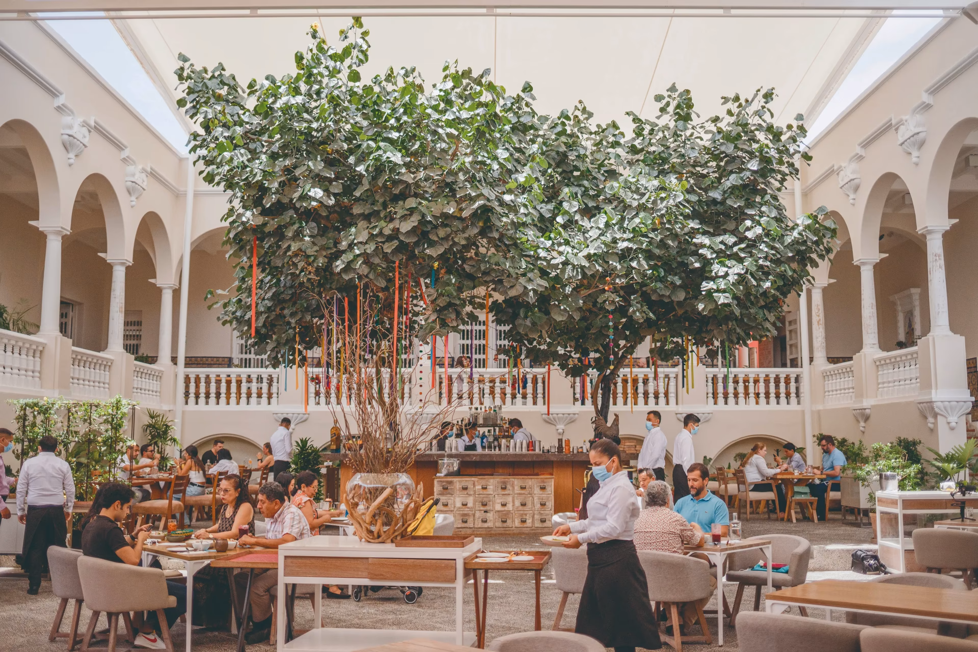 ¿Quién es el dueño de Astrid y Gastón?