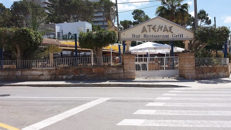 ¿Cuántos restaurantes tiene Adriá Marina?