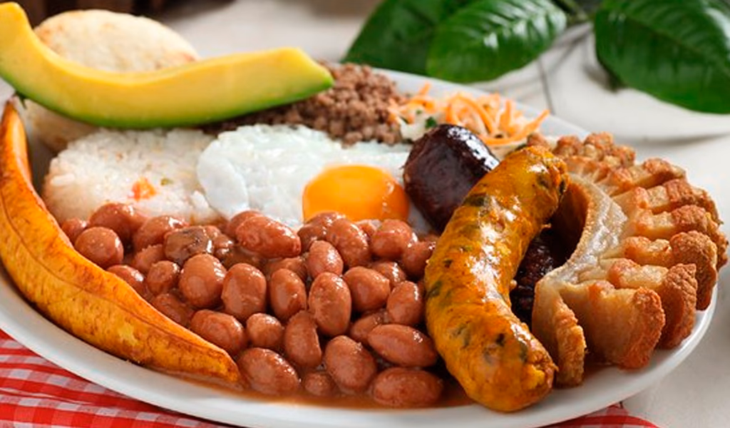 ¿Qué precio tiene una bandeja paisa en Colombia?