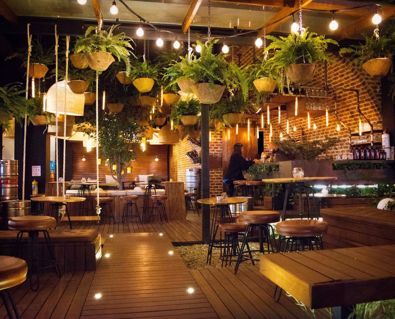 ¿Cómo se llama el restaurante de Yeison Jiménez?