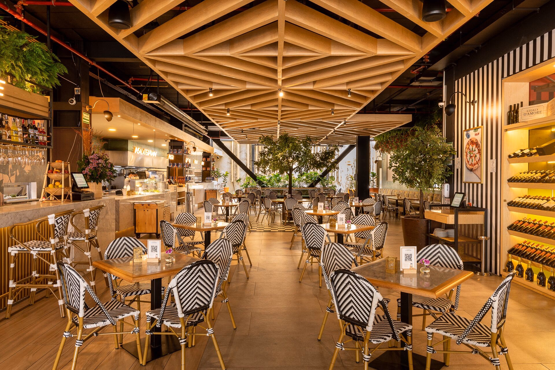 ¿Dónde ir a comer en Bogotá por la noche?