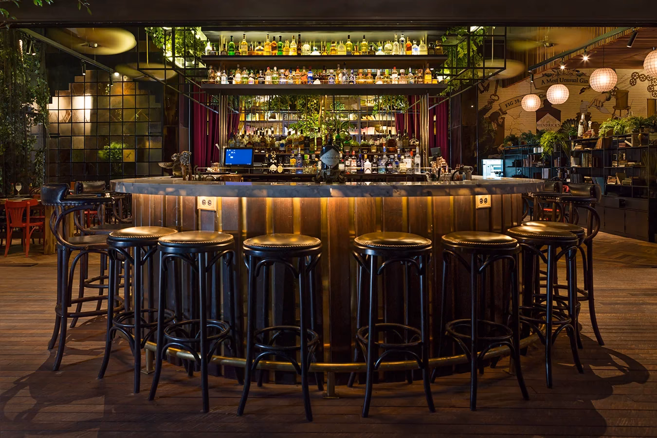 ¿Cuántas personas caben en el Jardín Botánico de Medellín?