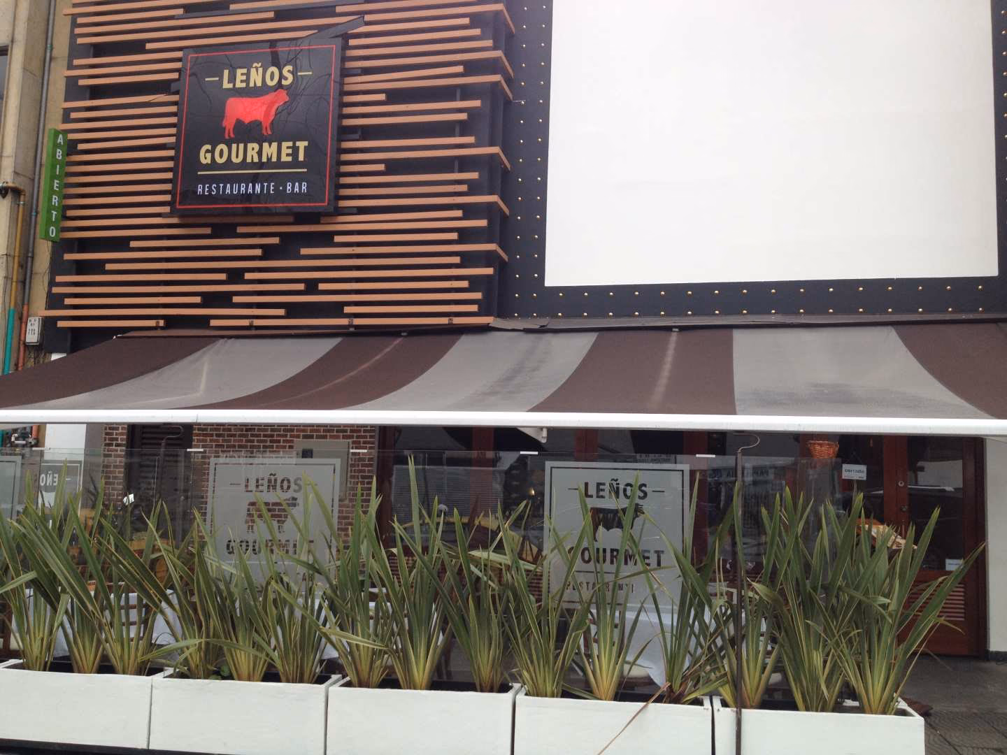 ¿Quiénes son los dueños de Leños y Carbón?