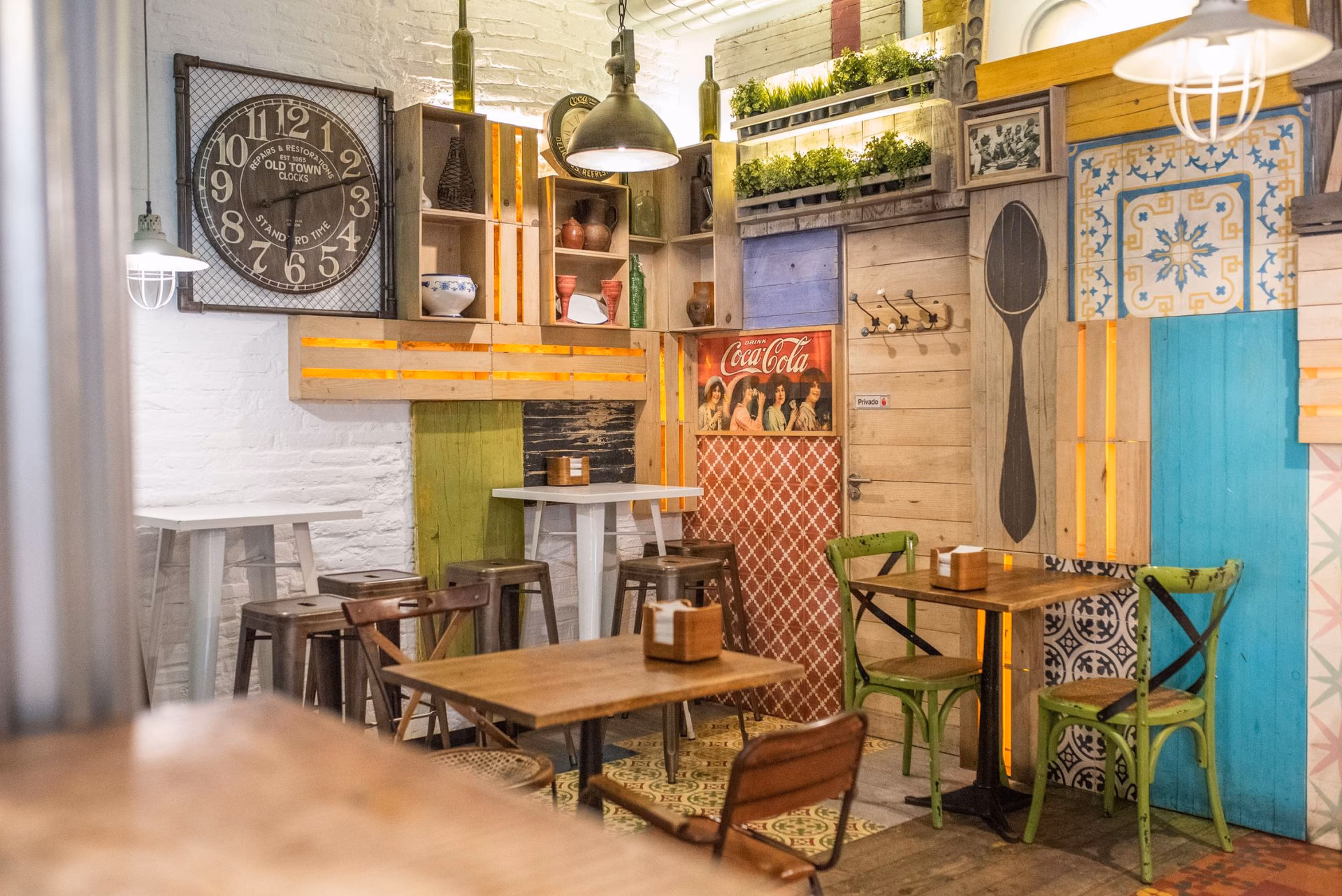 ¿Qué es la técnica de la cuchara en los restaurantes?