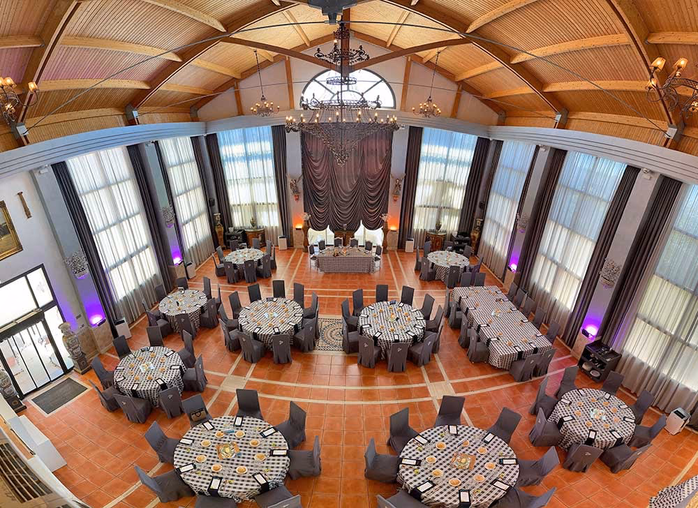 ¿Dónde se ubica el restaurante El Hoyo?