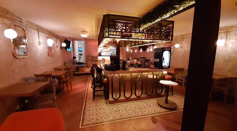 ¿Cómo se llama el dueño del hotel Libertador?