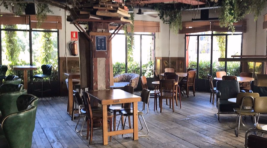 ¿Cómo reservar en el restaurante del Parque Central?