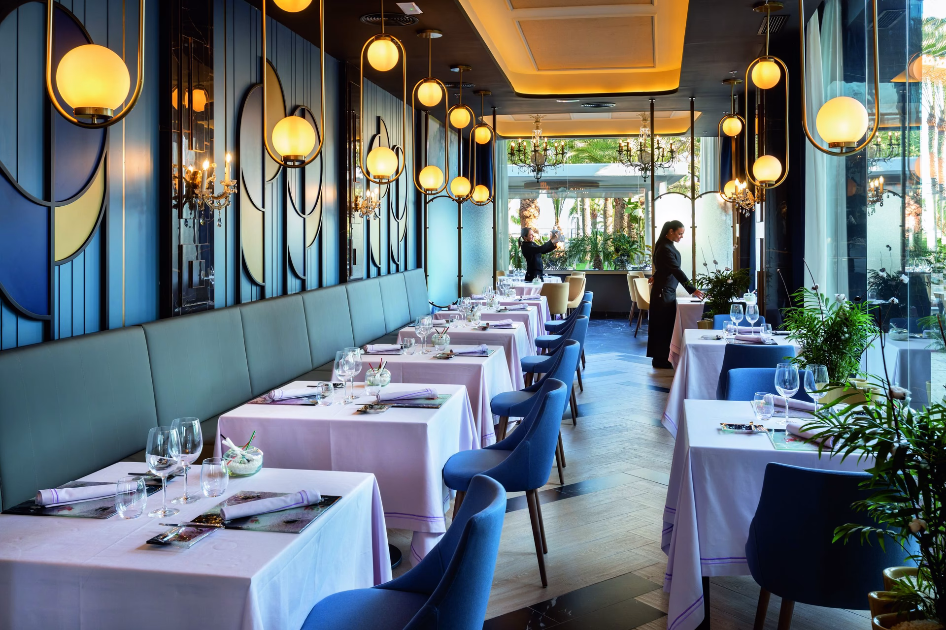 ¿Cuántos restaurantes tiene el hotel Krystal Puerto Vallarta?