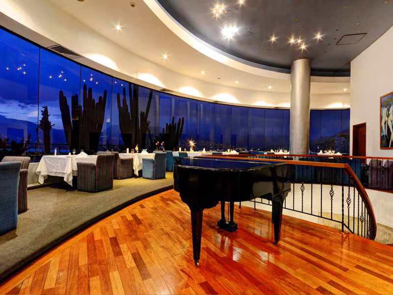 ¿Cómo se llama el restaurante del Hotel Dann Carlton Medellín?