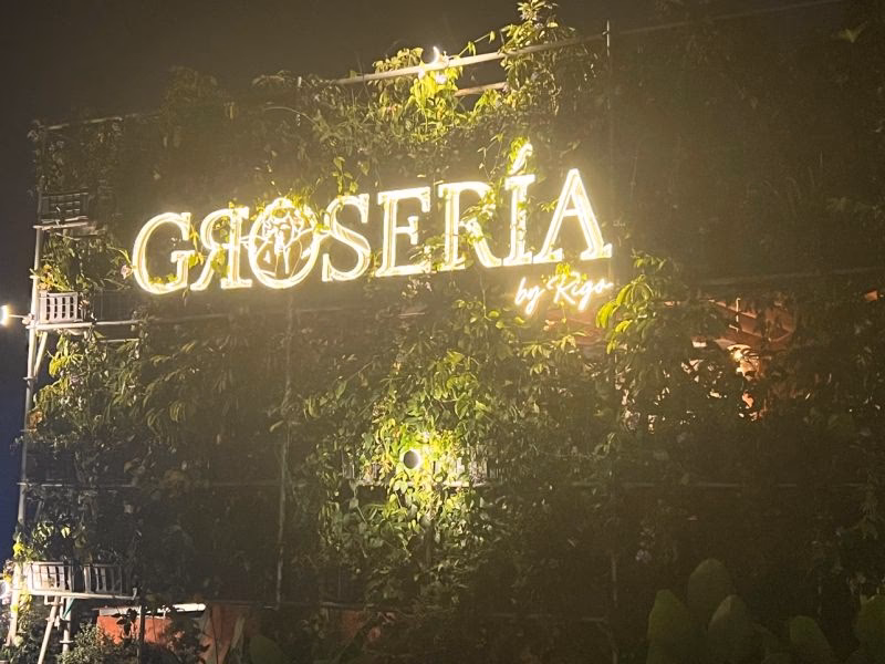 ¿Cuál es el restaurante donde son groseros a propósito?