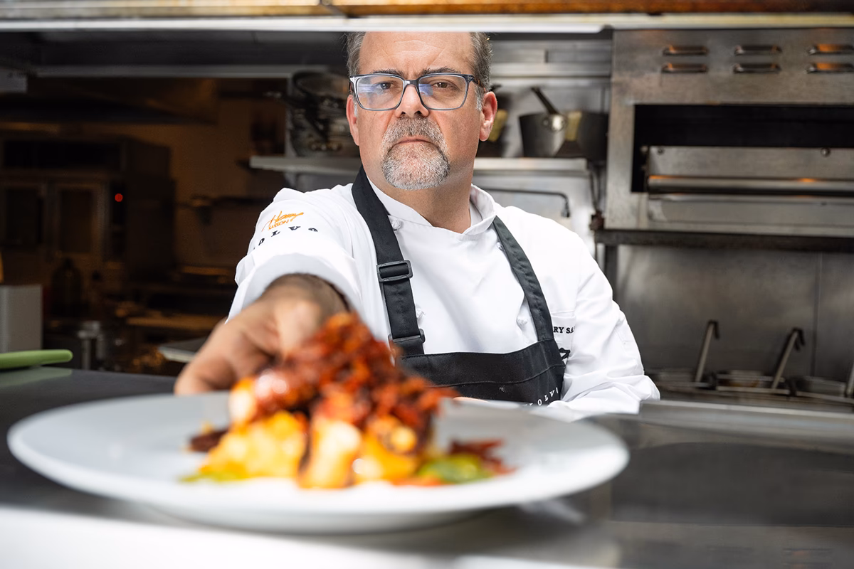 ¿Cuántos años vivió Harry Sasson en Canadá?