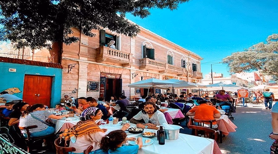 ¿Cómo puedo reservar una mesa en el restaurante La Barrica de Potes?