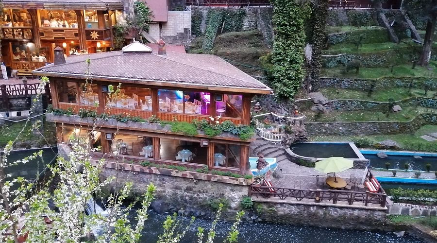 ¿Cuánto cuesta el buffet en La Escondida?