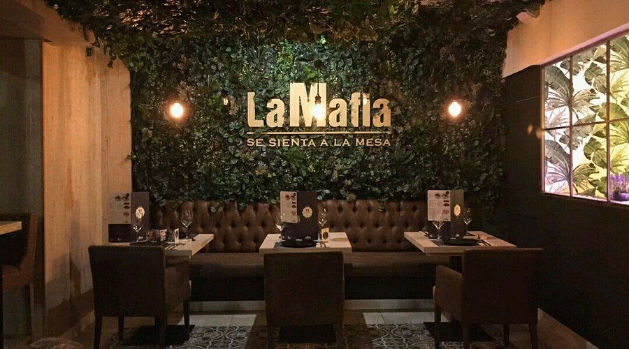 ¿Quién es el dueño del restaurante La Mafia?