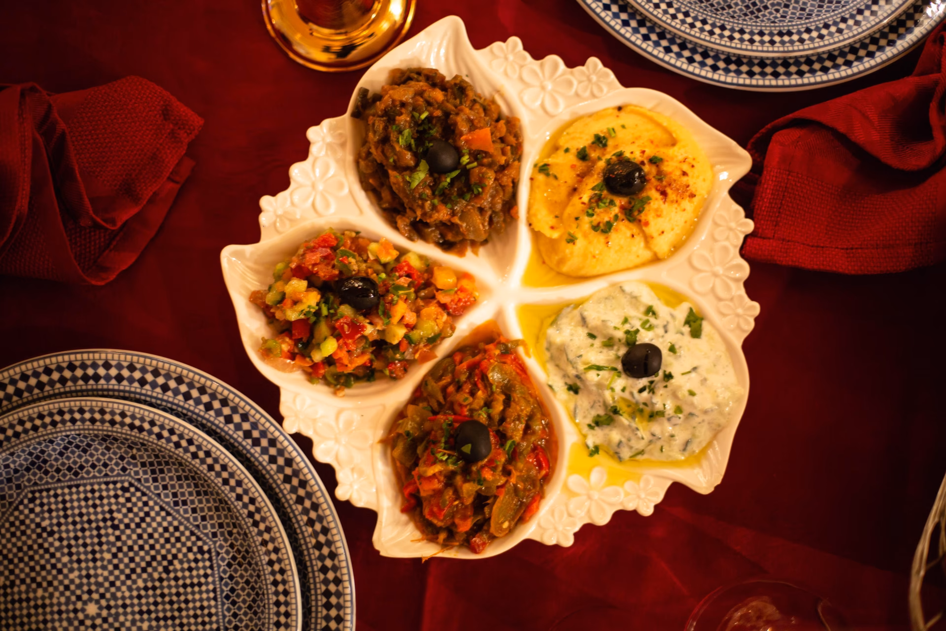 ¿Cuál es el número de teléfono de pollo los arrayanes la dorada?