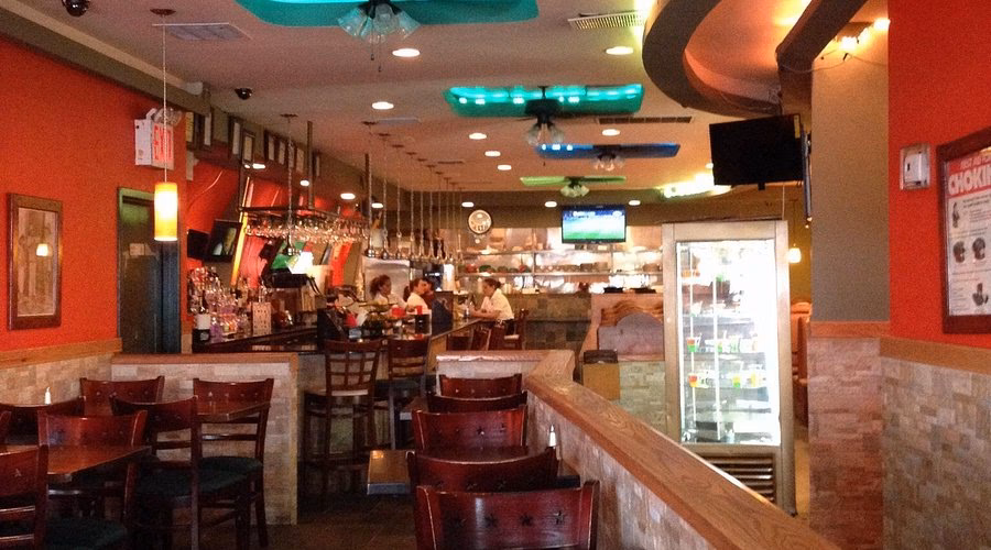 ¿Cuánto cobran por entrar a los tres potrillos?