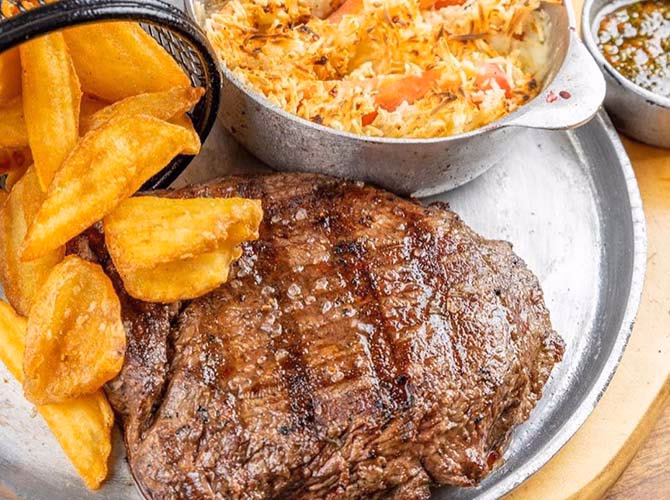 ¿Cuál es el horario de Media Res Steak House?