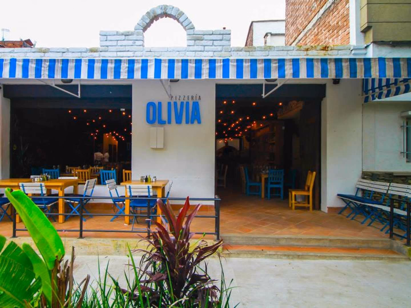 ¿Quién es el dueño del restaurante Olivia?
