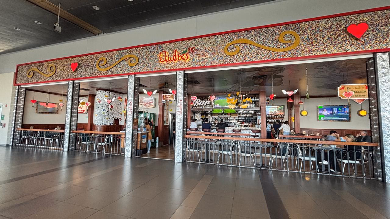 ¿Dónde puedo descansar en el aeropuerto El Dorado?