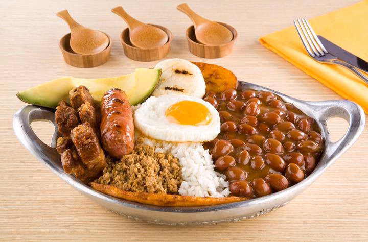 ¿Cuánto vale una bandeja paisa en el pueblito paisa?