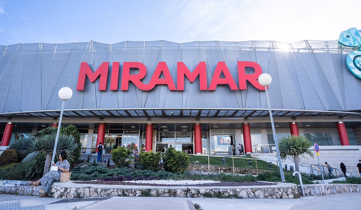 ¿Cuántas tiendas tiene Miramar?