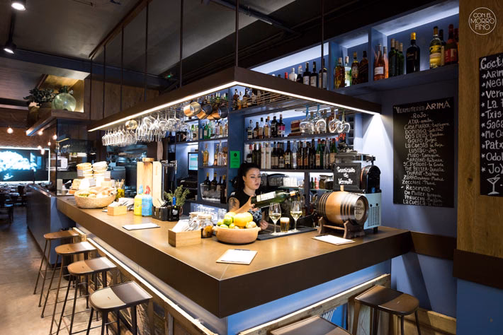 ¿Qué es estar en barra en un restaurante?