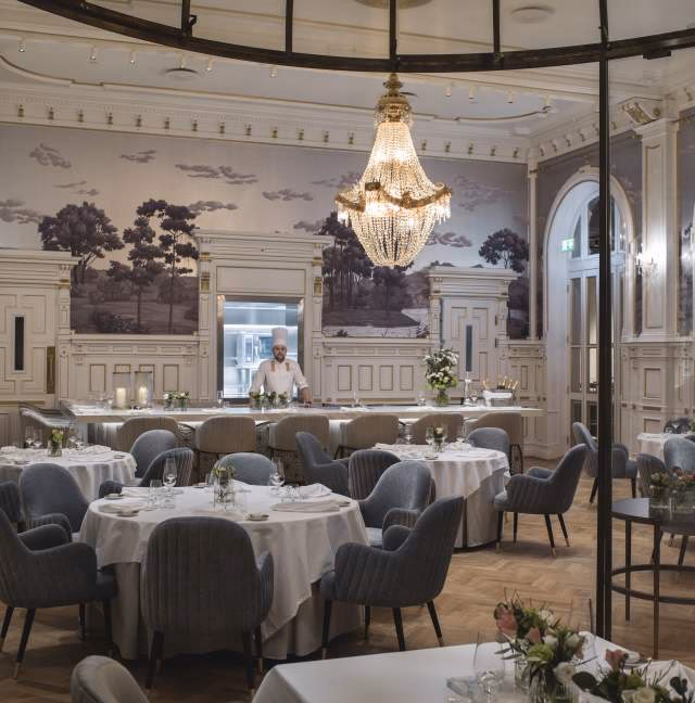 ¿Cuánto cuesta comer en un restaurante en Noruega?