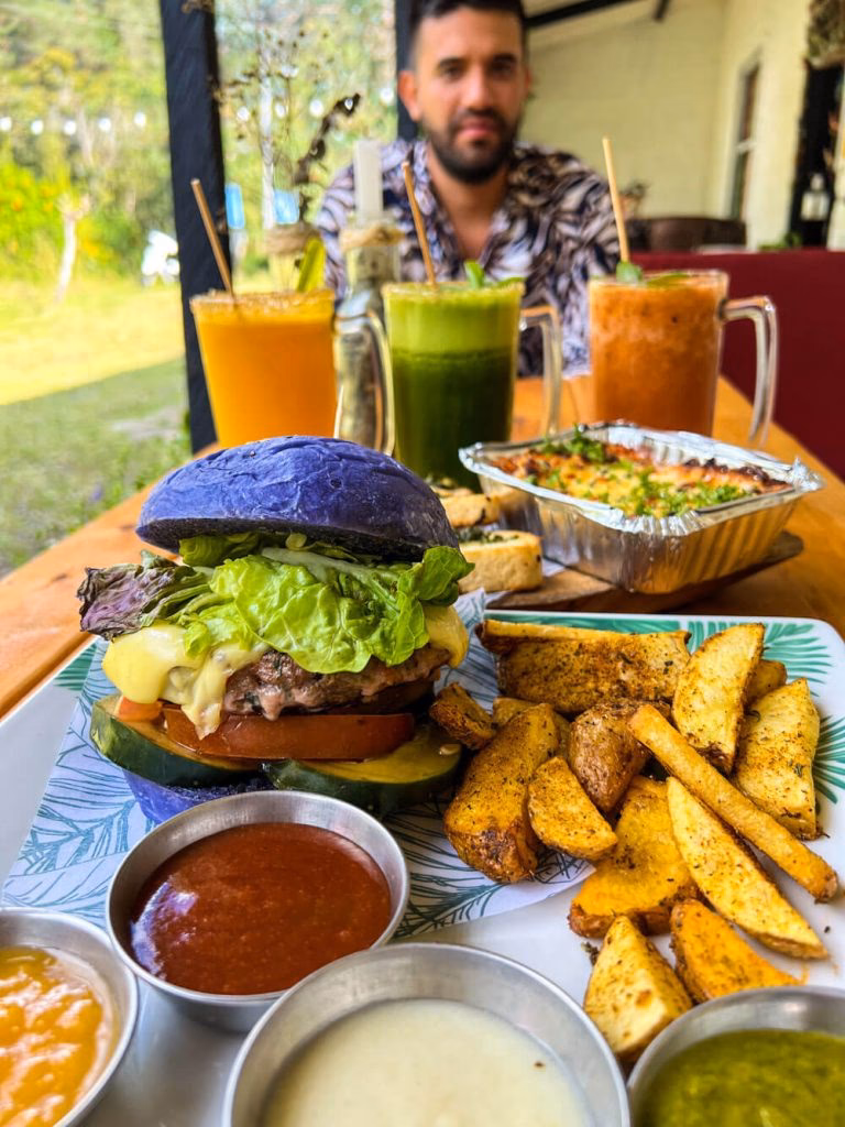 ¿Dónde almorzar en Santa Elena, Medellín?