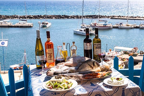 ¿Es Santorini un buen lugar para comer?