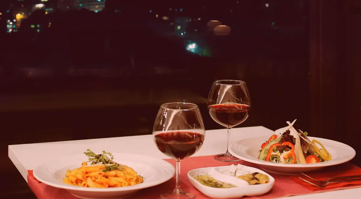 ¿Cuáles son algunos lugares románticos para citas en San José?