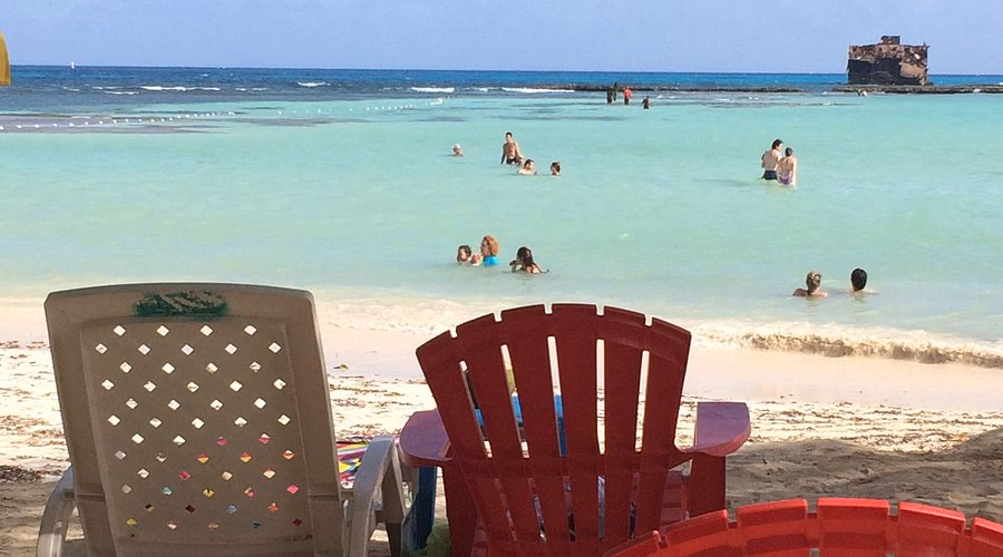 ¿Quién es el propietario del restaurante Rocky Point?