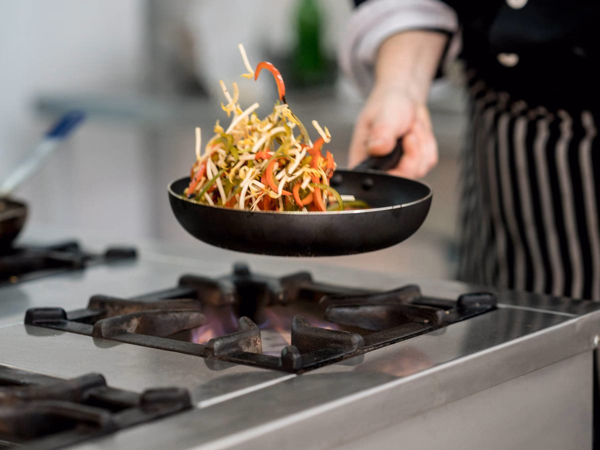 ¿Qué es saltear en la cocina?