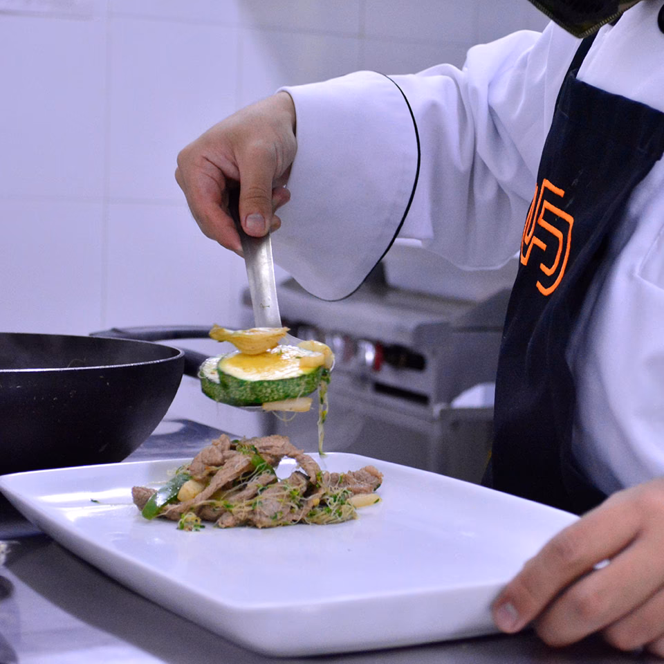 ¿Qué es un técnico superior en Gastronomía?