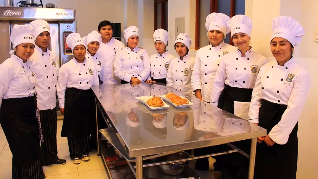 ¿Qué hace una persona que estudia Hotelería y turismo?